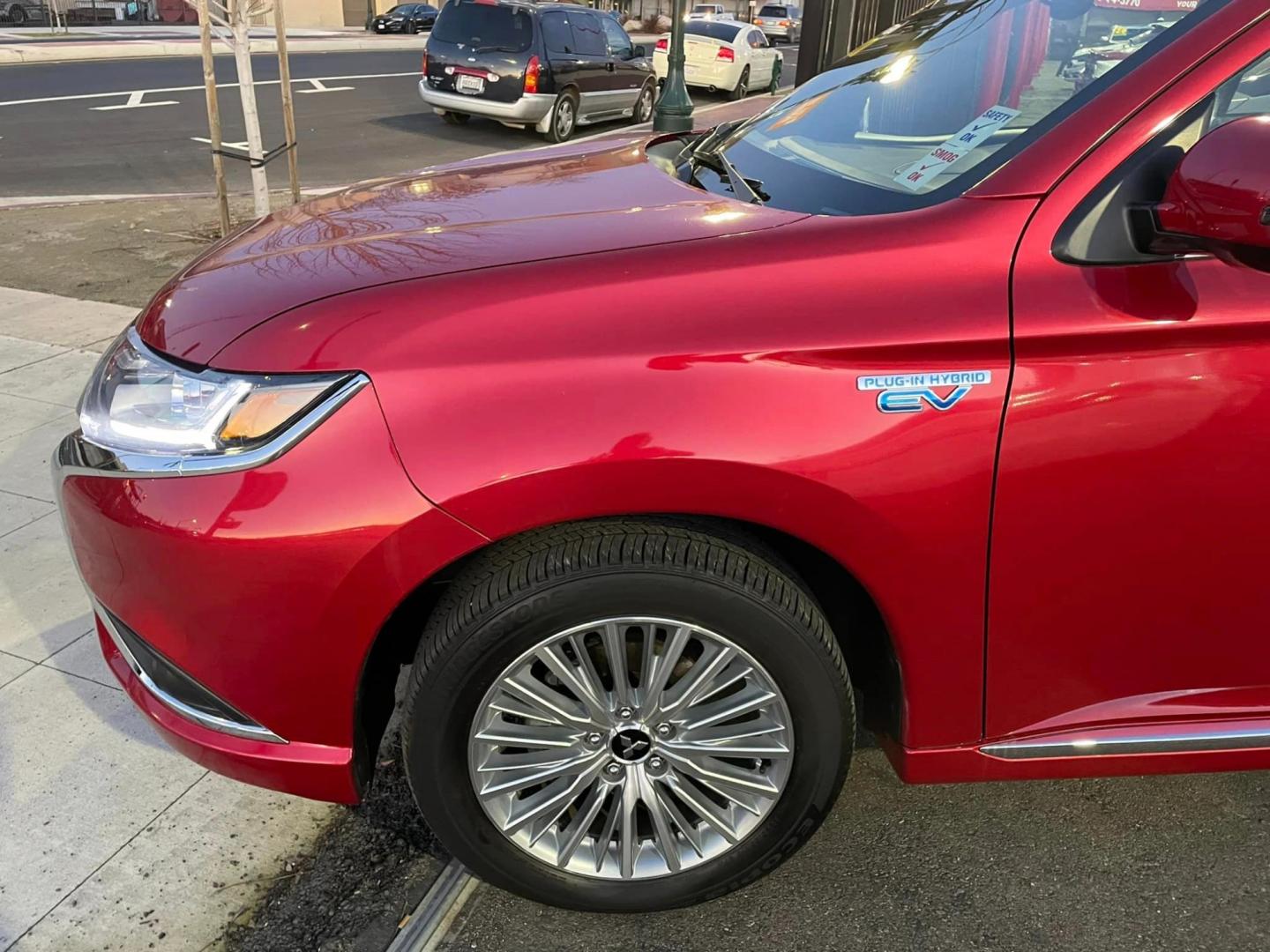 2019 RED /BLACK Mitsubishi Outlander PHEV (JA4J24A55KZ) , located at 744 E Miner Ave, Stockton, CA, 95202, (209) 944-5770, 37.956863, -121.282082 - PLUS TAXES AND FEES - Photo#4